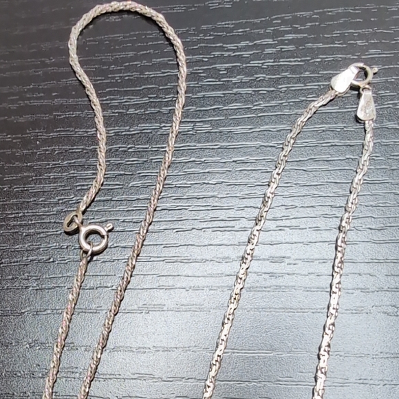 Small Lot Of Charms Charm Bracelet And 925 Necklaces - Picture 3 of 7